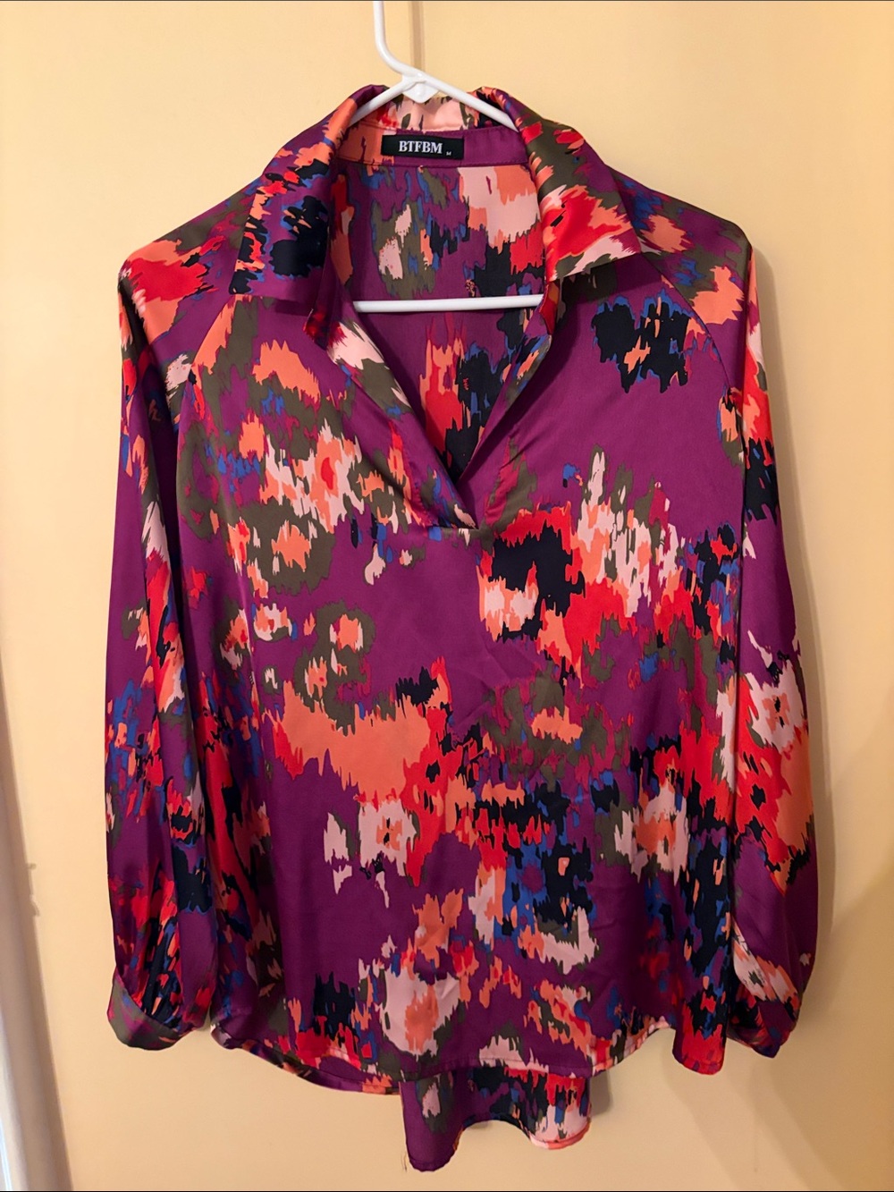 Multicolored Dressy Long Sleeve Blouse V neck size M EUC